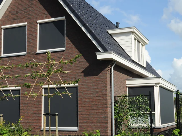 Screens model SolidScreen Standaard van Hermann Zonwering, Rotterdam